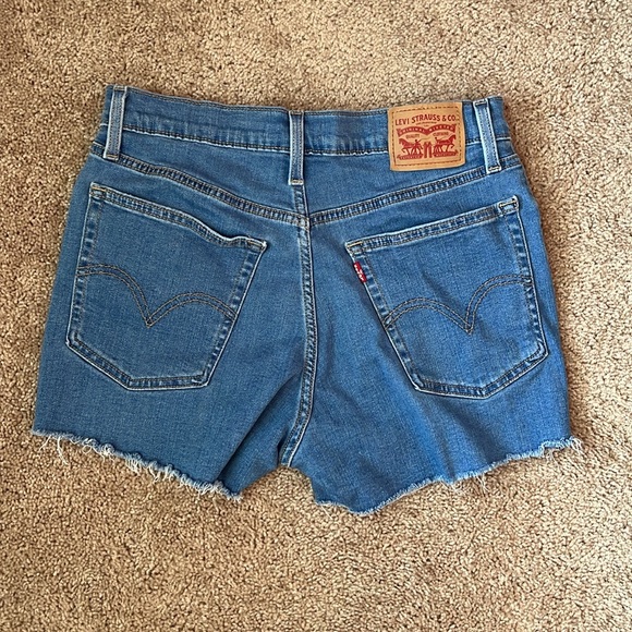 Levi’s Distressed High Rise Shorts - Picture 3 of 4